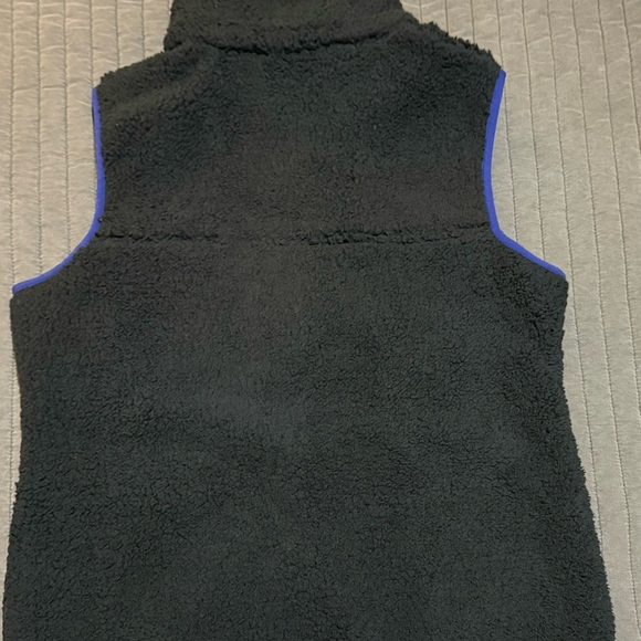 Columbia Women’s Black and Blue Fleece Vest EUC - Picture 2 of 6